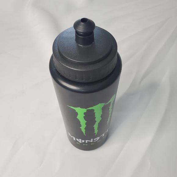 Monster water sipper - Picture 2 of 3